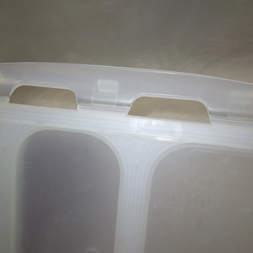 Crofton Perfect Postion Silicon Container w/locking lid, collapsible, Ma…